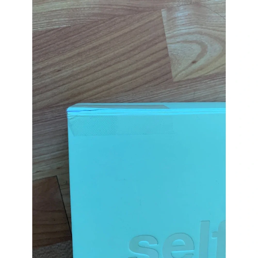 Self‎ Portrait empty box